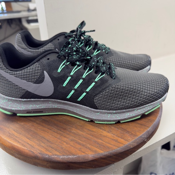 Nike Run Swift SE women\'s running shoes  sz 9.5 main image 7
